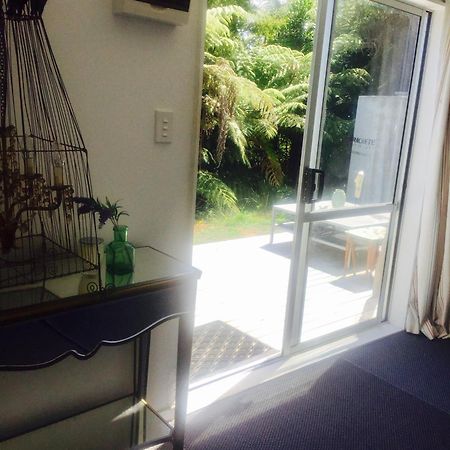 Matapouri Cabin By The Beach Hotel Esterno foto