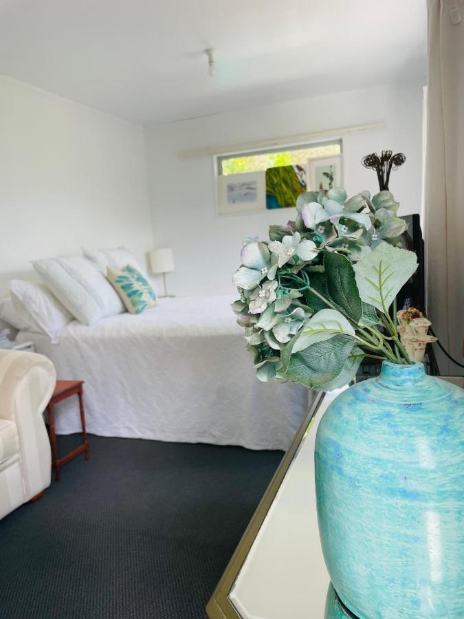 Matapouri Cabin By The Beach Hotel Esterno foto