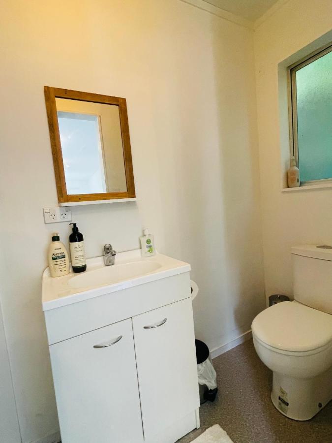 Matapouri Cabin By The Beach Hotel Esterno foto