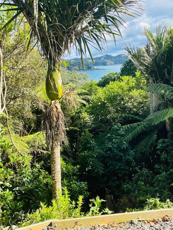 Matapouri Cabin By The Beach Hotel Esterno foto