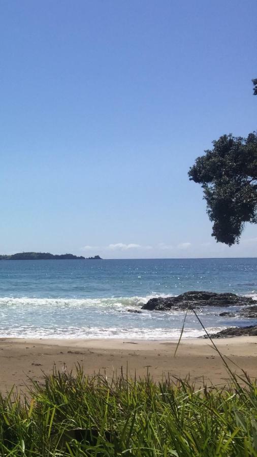 Matapouri Cabin By The Beach Hotel Esterno foto
