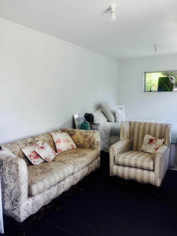 Matapouri Cabin By The Beach Hotel Esterno foto