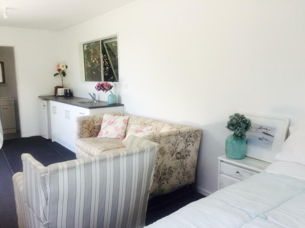 Matapouri Cabin By The Beach Hotel Esterno foto