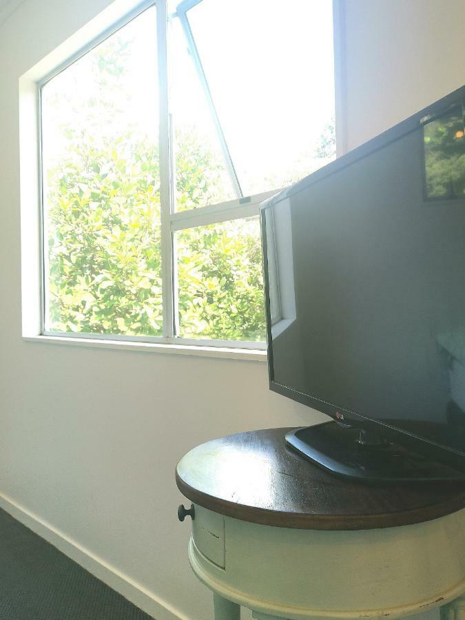Matapouri Cabin By The Beach Hotel Esterno foto