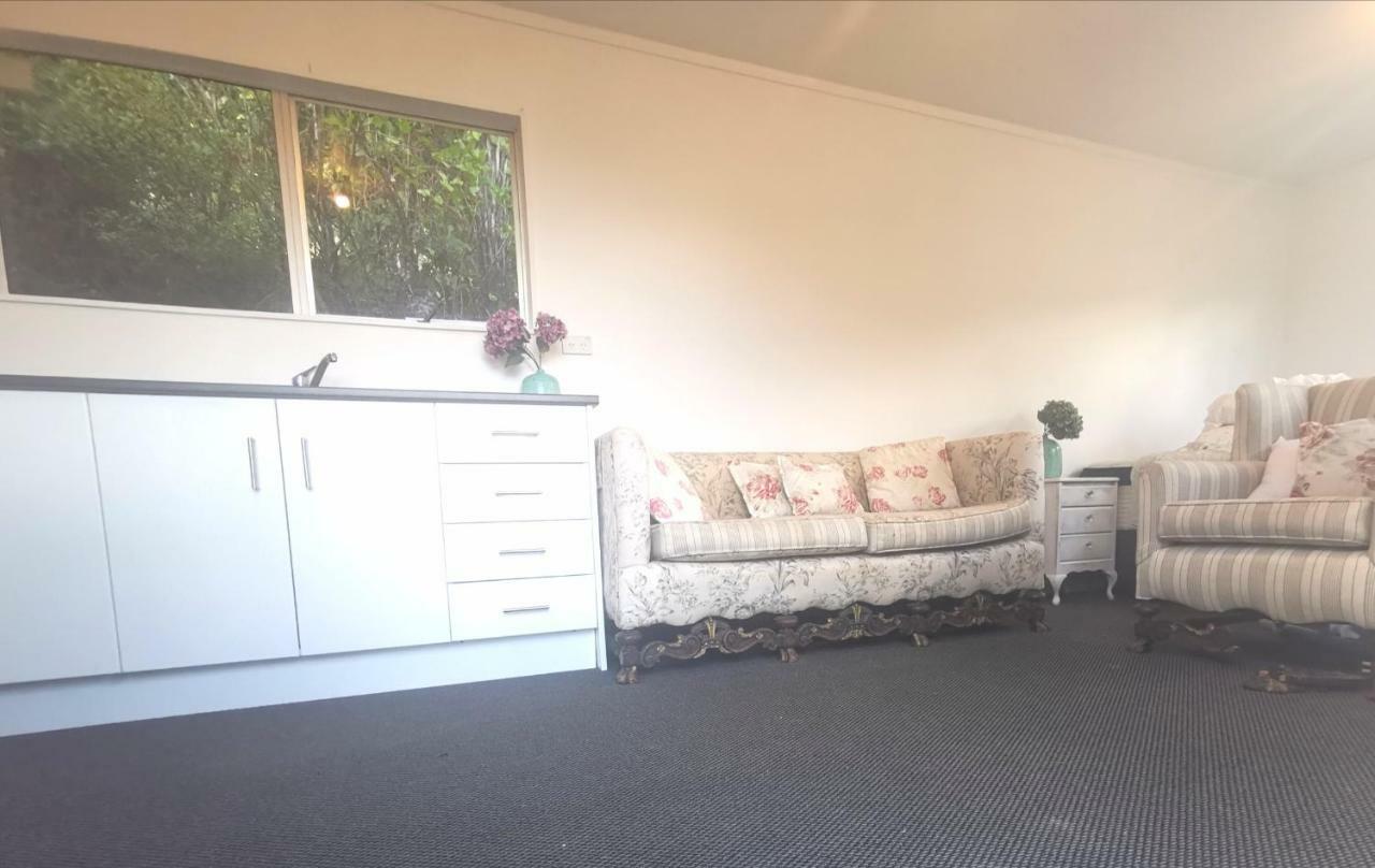 Matapouri Cabin By The Beach Hotel Esterno foto